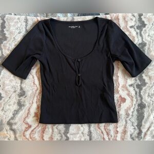 Abercrombie & Fitch Buttoned Black Soft AF Ribbed Medium Short Sleeve Top